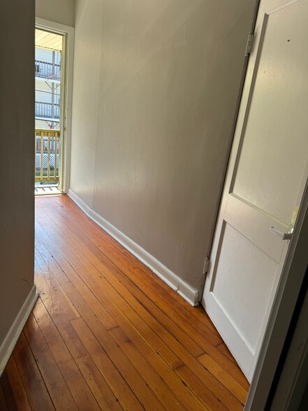 Building Photo - 36 School St