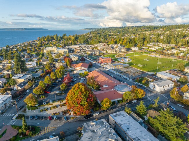 Building Photo - 116 4th Ave N