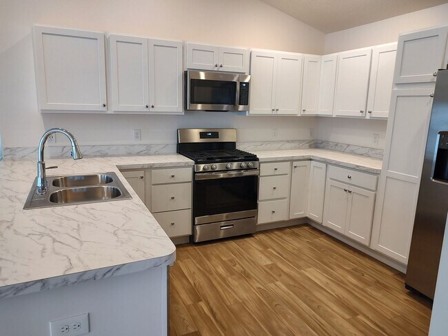 Building Photo - Ready to Rent Patio Villas in Deluna Village 55 + Community