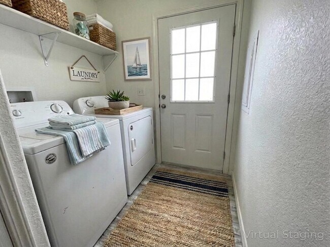 Building Photo - 24812 V Ln