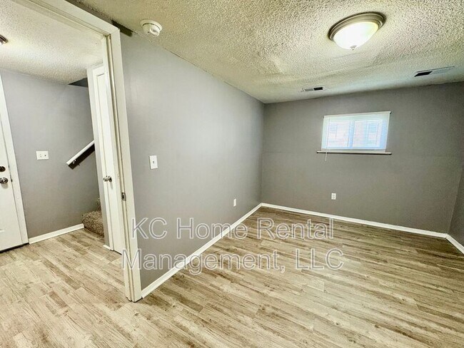 Building Photo - 3904 Springfield St