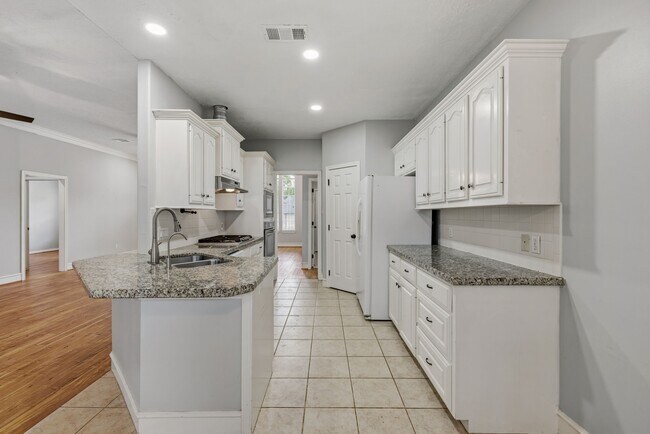 Building Photo - 909 Katie Ln