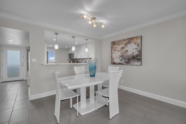 Building Photo - 601 N Ocean Blvd