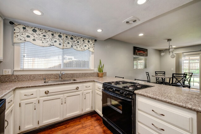 Building Photo - 8216 Baymore Way