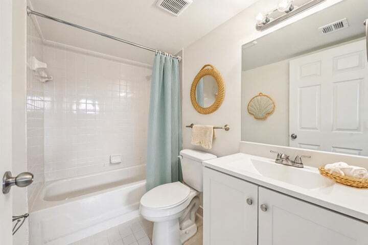 Building Photo - 4075 Village Dr