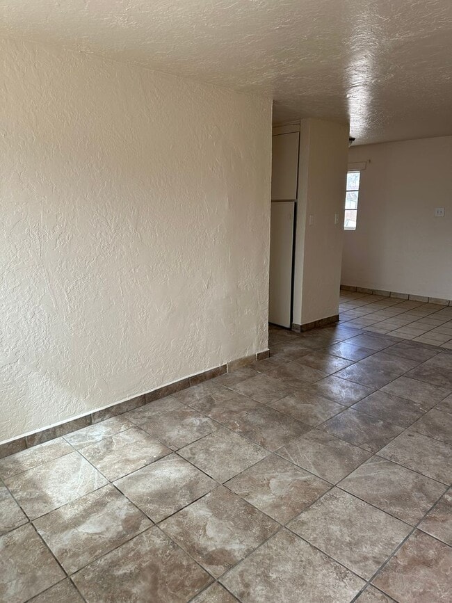 Building Photo - Great 1 Bed 1 Bath located near NMSU