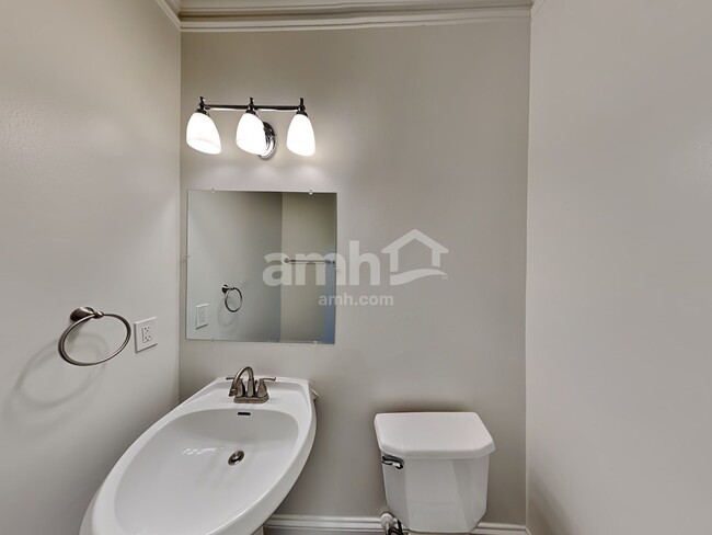 Building Photo - 7014 Roselake Cir