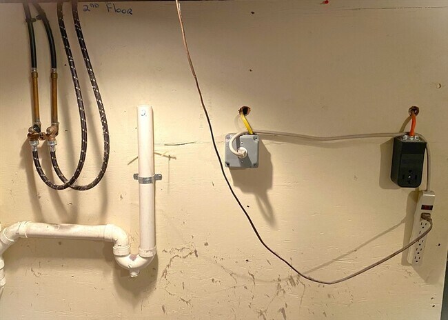 Building Photo - 17 Avon St