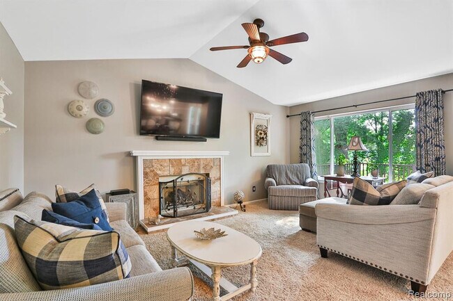 Building Photo - 3288 Hickory Dr