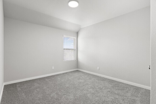 Building Photo - 2010 Sandpiper Wy