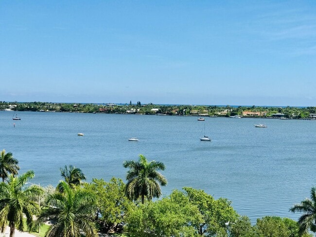 Building Photo - 1551 N Flagler Dr