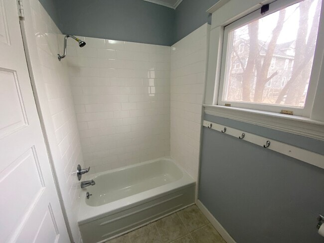 Building Photo - 621 Stanley Terrace NE