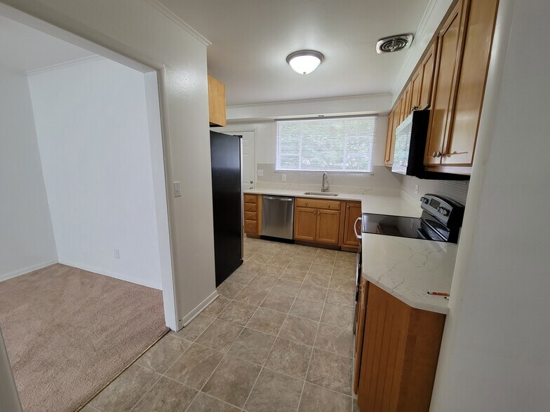 Building Photo - 4011 Buckingham Dr