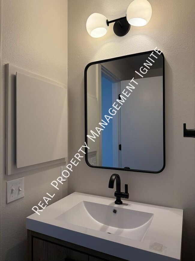 Building Photo - 1972 NE Sams Loop