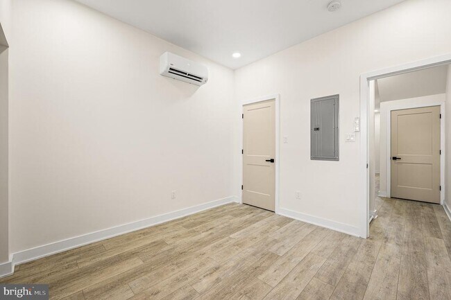 Building Photo - 441 S 61st St