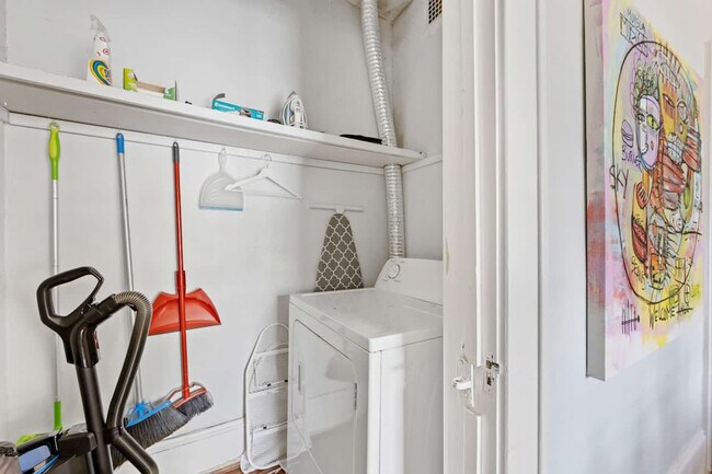 Building Photo - 536 Hawthorne Ln