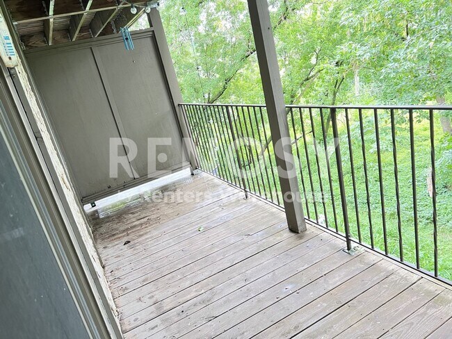 Building Photo - 1BR 1BA CONDO IN Plymouth!
