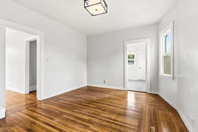 Building Photo - Fully Renovated 2 Bed, 1 Bath Oakland Home with In-Unit Laundry