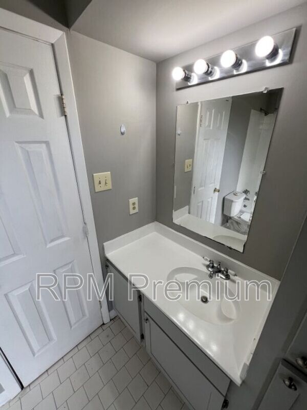 Building Photo - 4547 Alvin Dark