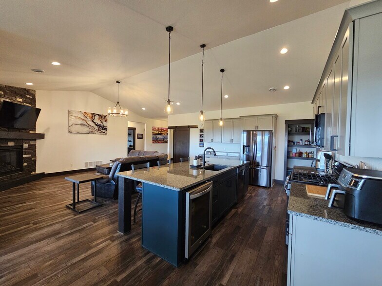 Building Photo - 7994 Brooks Loop