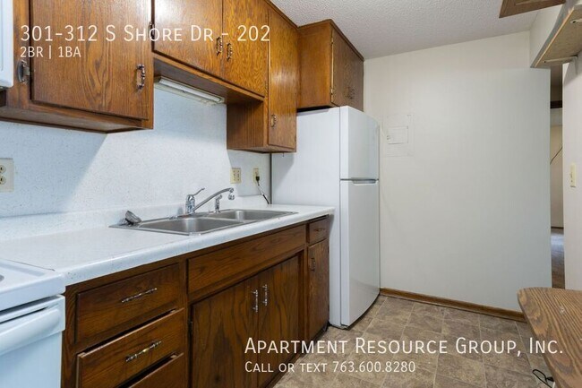 Building Photo - 301-312 S Shore Dr-202