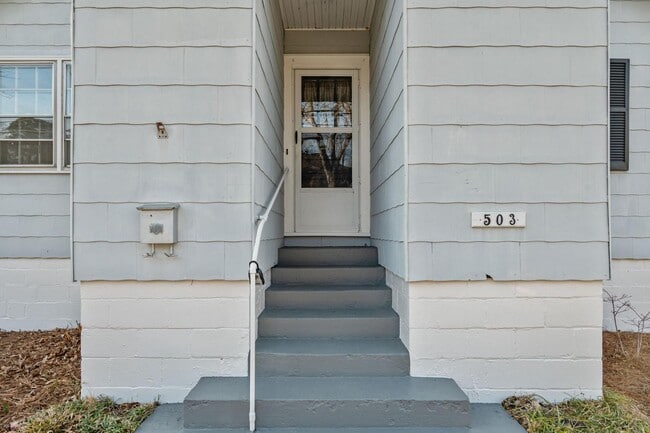 Building Photo - 503 E 5th St