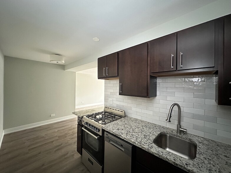 Building Photo - 450 W Barry Ave