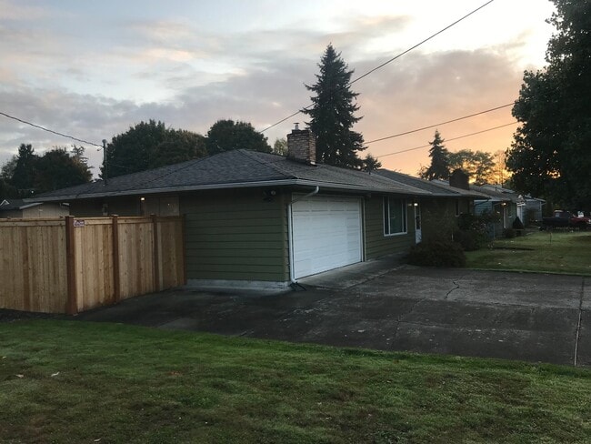 Building Photo - 3 Bed 1.75 Bath SFR Rambler Everett