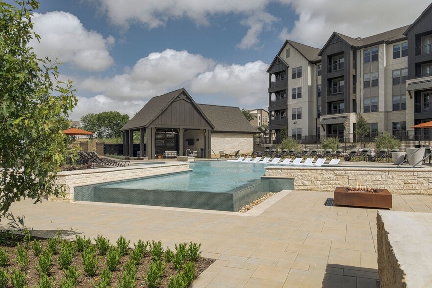 Building Photo - Casona Grand Prairie