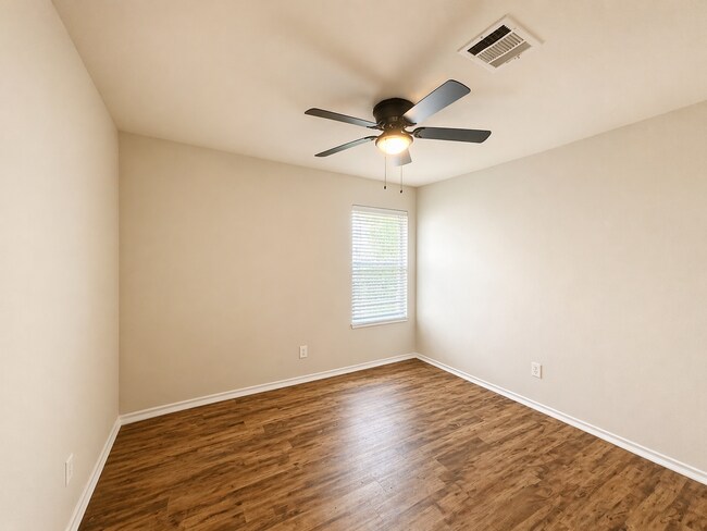 Building Photo - AVAILABLE NOW; APPLY AT OUR WEBSITE TODAY!!