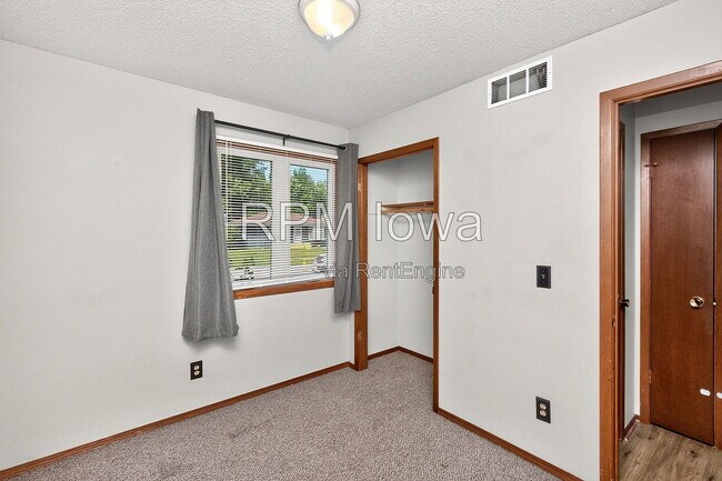 Building Photo - 1614 NW Applewood St