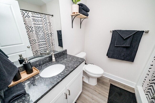 Building Photo - 16 Villa Ct