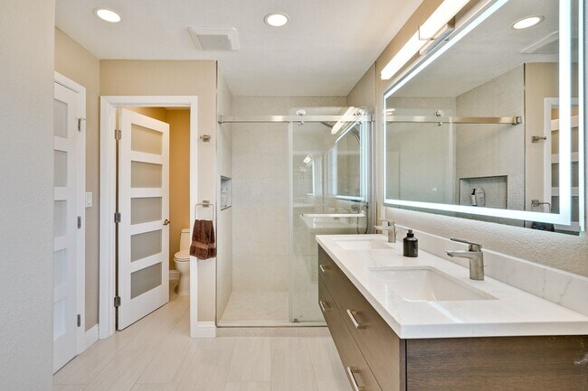 Building Photo - Remodeled 5 Bedroom Home with Heated Pool, Hillside Views, Solar, and Sunrise and Sunset Views in...