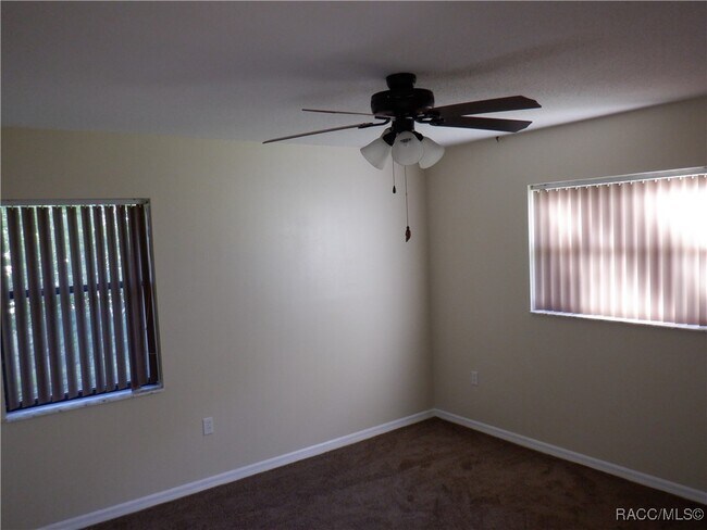 Building Photo - 281 E Falconry Ct