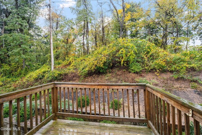 Building Photo - 25A Pine Ln