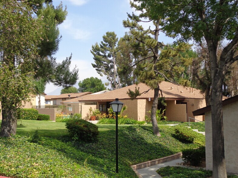 Building Photo - 1266 Vista Serena Ave