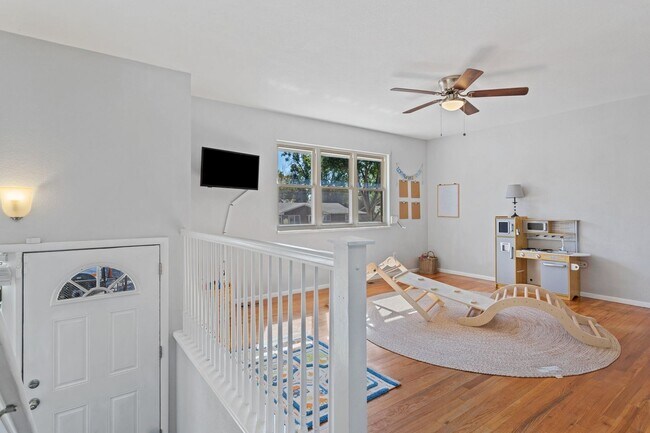 Building Photo - 4 Bed 2 Bath Near Fort Carson!