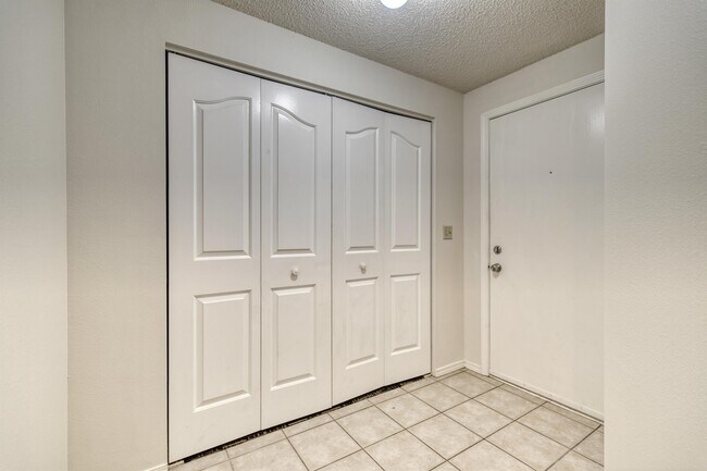 Building Photo - 3713 S Gekeler Ln