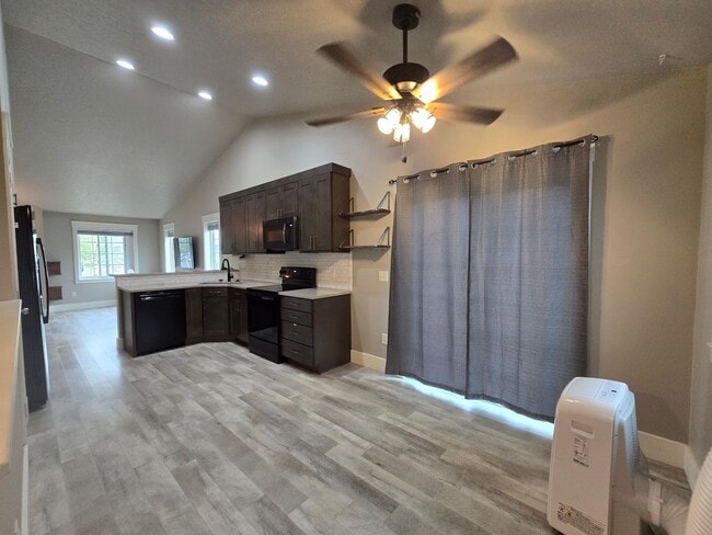 Building Photo - 4 bed 2 bath home in Josephine Crossing