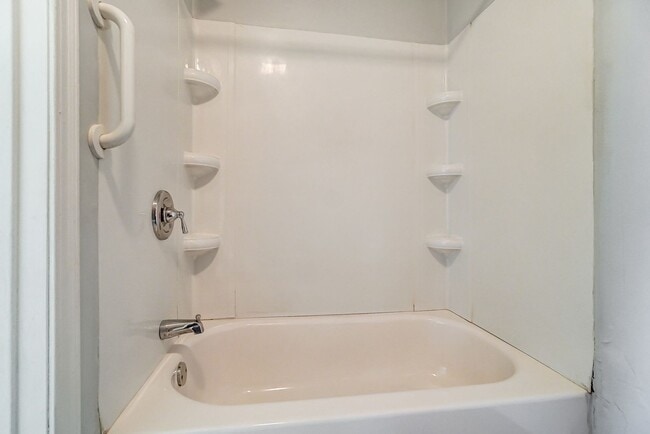 Building Photo - 29 N Main St