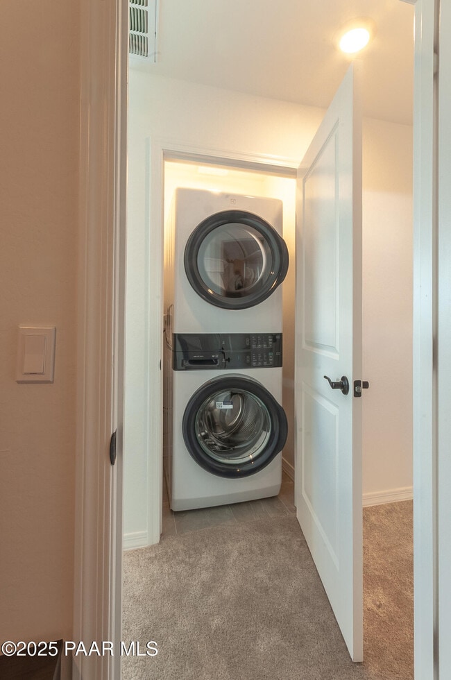 Building Photo - 6129 Lonesome Dr