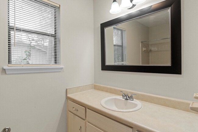 Building Photo - 219 Brooks Dr