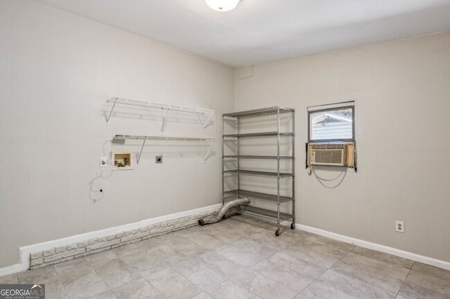 Building Photo - 2762 Dresden Dr NE