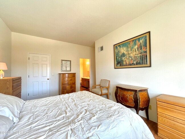 Building Photo - 5750 N Camino Esplendora