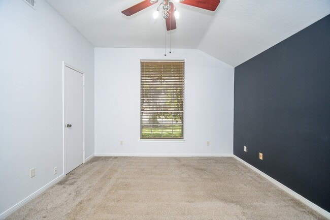 Building Photo - 8562 Laurel Trails Dr