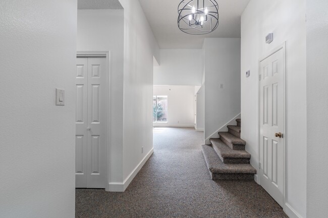 Building Photo - 19102 Lookout Mountain Ln