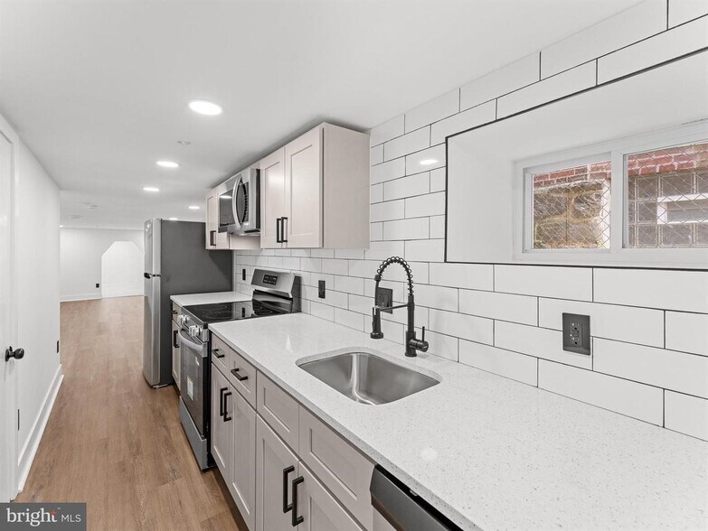 Building Photo - 4927 Catharine St