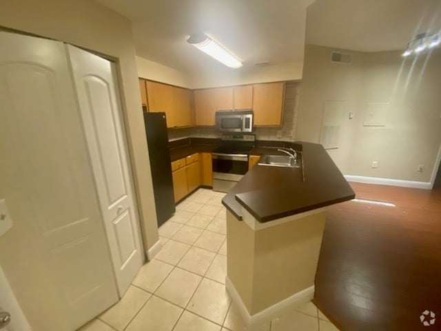 Building Photo - 2550 SW 18th Ter