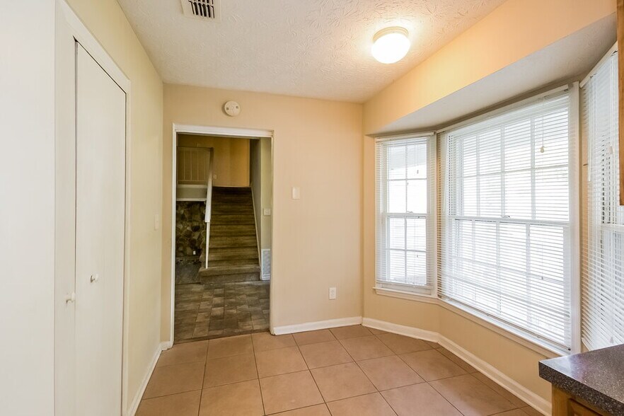 Building Photo - 4629 Dogwood Farms Dr