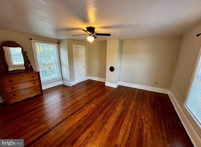 Building Photo - 303 E Lee St